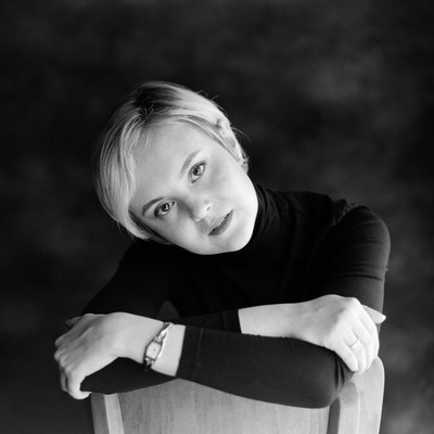 » #5/9 « / Liza - Timeless / Blog post by <a href="https://sammet.strkng.com/en/">Photographer Max Sammet</a> / 2023-09-10 12:58 / Portrait