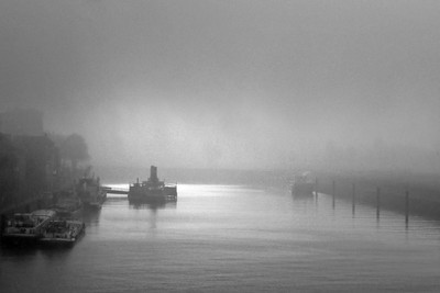 » #4/5 « / Nebel in Ruhrort / Blog post by <a href="https://strkng.com/en/photographer/gernot+schwarz/">Photographer Gernot Schwarz</a> / 2019-12-02 18:26