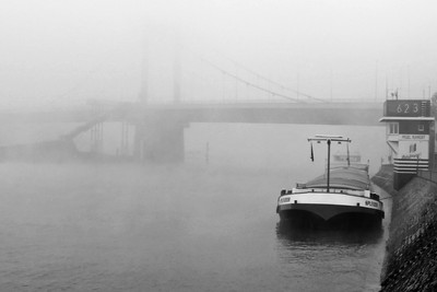 » #5/5 « / Nebel in Ruhrort / Blog post by <a href="https://strkng.com/en/photographer/gernot+schwarz/">Photographer Gernot Schwarz</a> / 2019-12-02 18:26