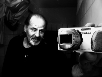 » #3/9 « / Selbstportraits / Blog post by <a href="https://strkng.com/en/photographer/gernot+schwarz/">Photographer Gernot Schwarz</a> / 2020-03-04 13:44