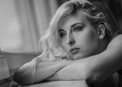 Aurora / Portrait / portrait,model,woman,pensive,emotion,blackandwhite