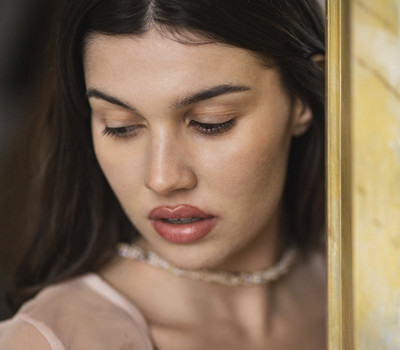 Lara / Portrait / closeup,headshot,model,woman,mood,onlocation,indoors,availablelight