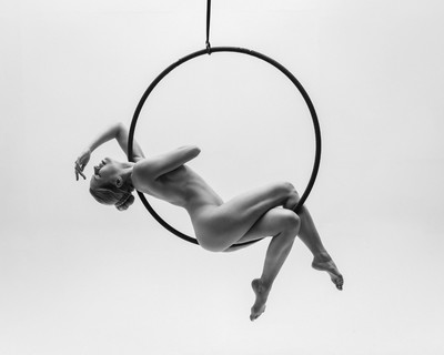 Fanny aerial hoop / Nude