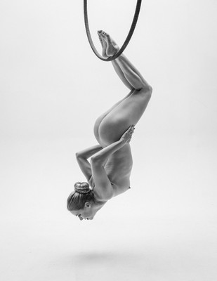 Fanny aerial hoop / Nude