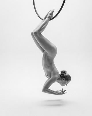 Fanny aerial hoop / Nude