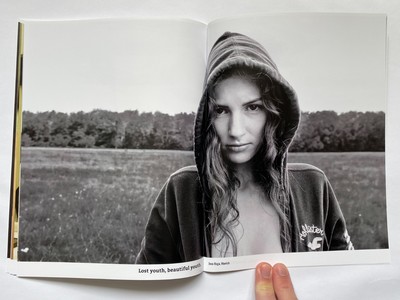 » #8/9 « / Start photo-booking / Blog-Beitrag von <a href="https://strkng.com/de/fotograf/constantyearing/">Fotograf constantYearing</a> / 01.05.2020 12:30 / Mode / Beauty