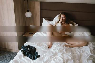 » #3/9 « / Heating it up / Blog post by <a href="https://strkng.com/en/photographer/constantyearing/">Photographer constantYearing</a> / 2025-01-29 14:43 / Nude