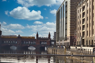 » #5/6 « / Berlin, Ost Hafen / Blog post by <a href="https://strkng.com/en/photographer/pots+pix/">Photographer Pots Pix</a> / 2020-03-25 16:49