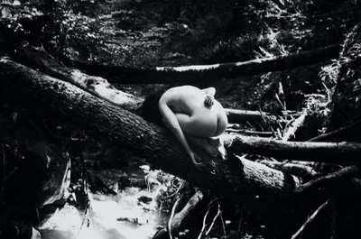 » #1/9 « / Fatima / Blog post by <a href="https://strkng.com/en/photographer/sprache+der+seele/">Photographer Sprache der Seele</a> / 2019-12-29 10:56 / Fine Art / schwarzweis,blackandwhite,stille,frau,female,outdoor,sensual