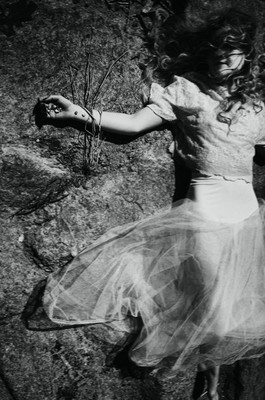 » #1/9 « / Francesca Woodman / Blog post by <a href="https://strkng.com/en/photographer/sprache+der+seele/">Photographer Sprache der Seele</a> / 2020-01-05 16:48