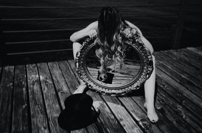 » #2/9 « / Francesca Woodman / Blog post by <a href="https://strkng.com/en/photographer/sprache+der+seele/">Photographer Sprache der Seele</a> / 2020-01-05 16:48