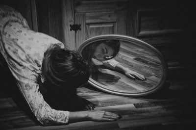 » #8/9 « / Francesca Woodman / Blog post by <a href="https://strkng.com/en/photographer/sprache+der+seele/">Photographer Sprache der Seele</a> / 2020-01-05 16:48