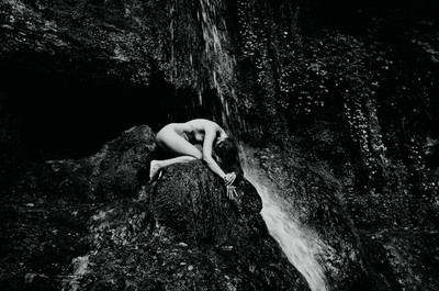 » #1/9 « / Wasserfall / Blog-Beitrag von <a href="https://strkng.com/de/fotografin/sprache+der+seele/">Fotografin Sprache der Seele</a> / 09.01.2020 10:41