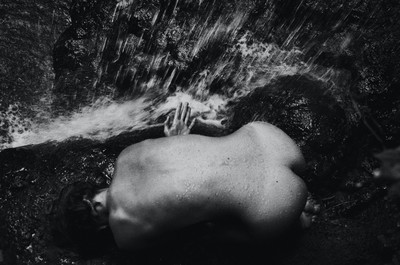 » #2/9 « / Wasserfall / Blog-Beitrag von <a href="https://strkng.com/de/fotografin/sprache+der+seele/">Fotografin Sprache der Seele</a> / 09.01.2020 10:41