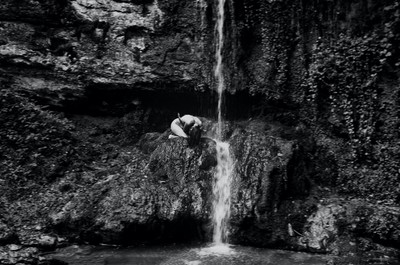 » #5/9 « / Wasserfall / Blog-Beitrag von <a href="https://strkng.com/de/fotografin/sprache+der+seele/">Fotografin Sprache der Seele</a> / 09.01.2020 10:41