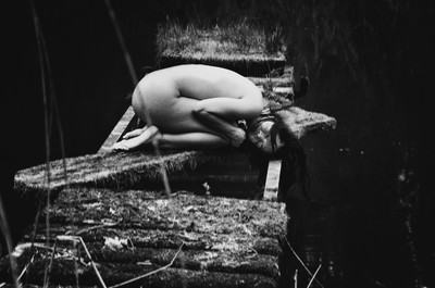 » #3/9 « / Steg 2. / Blog post by <a href="https://strkng.com/en/photographer/sprache+der+seele/">Photographer Sprache der Seele</a> / 2020-01-25 16:30 / Fine Art / schwarzweis,sensual,stille,frau,female,woman,blackandwhite,outdoor