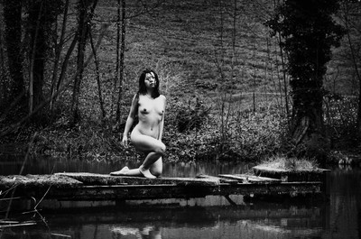 » #4/9 « / Steg 2. / Blog post by <a href="https://strkng.com/en/photographer/sprache+der+seele/">Photographer Sprache der Seele</a> / 2020-01-25 16:30 / Fine Art / schwarzweis,sensual,stille,woman,frau,female,outdoor,blackandwhite