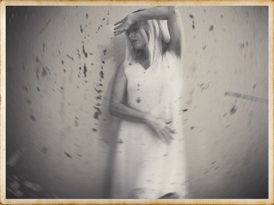 » #6/8 « / FrancescaWoodmans Arbeit neu interpretiert / Blog post by <a href="https://strkng.com/en/photographer/veronika--039-s+blickwinkel/">Photographer Veronika&#039;s Blickwinkel</a> / 2021-10-29 10:17