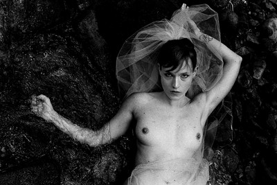 » #8/9 « / Blog post by <a href="https://strkng.com/en/photographer/sprache+der+seele/">Photographer Sprache der Seele</a> / 2021-11-07 10:47 / Fine Art / schwarzweis,Frau,sensual,blackandwhite