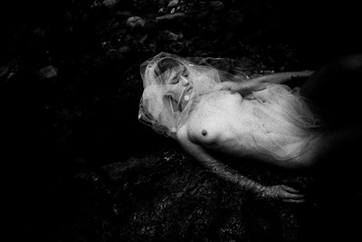 » #9/9 « / Blog post by <a href="https://strkng.com/en/photographer/sprache+der+seele/">Photographer Sprache der Seele</a> / 2021-11-07 10:47 / Fine Art / schwarzweis,Frau,sensual,blackandwhite