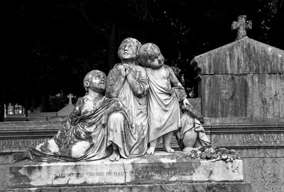 » #5/9 « / Cemetery / Cimetière / Friedhof / Blog post by <a href="https://strkng.com/en/photographer/j222r/">Photographer J222R</a> / 2020-04-10 08:59