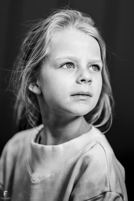 » #2/7 « / Trying out Rotolight AEOS with sunset / Blog-Beitrag von <a href="https://strkng.com/de/fotograf/fotofever/">Fotograf FotoFever</a> / 15.04.2020 11:37 / Portrait