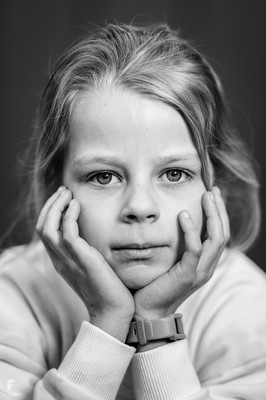 » #3/7 « / Trying out Rotolight AEOS with sunset / Blog post by <a href="https://strkng.com/en/photographer/fotofever/">Photographer FotoFever</a> / 2020-04-15 11:37 / Portrait