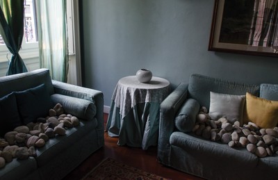 » #2/4 « / Statico e Presente / Blog post by <a href="https://strkng.com/en/photographer/alice+dicembrino/">Photographer Alice Dicembrino</a> / 2020-11-15 15:35 / Stimmungen / visualart,stillife,indoor,story,art