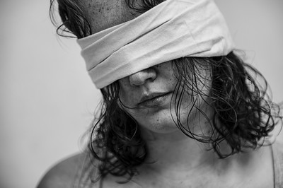 » #4/5 « / eingeschränkt/restricted / Blog-Beitrag von <a href="https://strkng.com/de/fotograf/ulisses/">Fotograf Ulisses</a> / 29.11.2021 17:25 / Konzeptionell / conceptual_art,See_nothing,bnwart,bnwmood