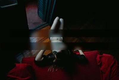 » #2/9 « / RED SOFA / Blog post by <a href="https://strkng.com/en/photographer/fa/">Photographer FA</a> / 2020-06-19 16:28 / Still-Leben