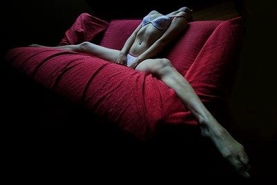 » #4/9 « / RED SOFA / Blog post by <a href="https://strkng.com/en/photographer/fa/">Photographer FA</a> / 2020-06-19 16:28 / Konzeptionell