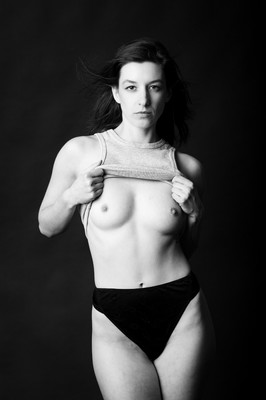 Martina / Fine Art / topless,fineart,black and white,female model