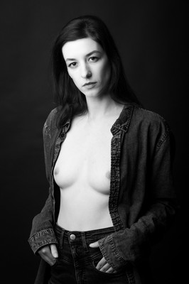 Martina / Fine Art / topless,female model,black and white