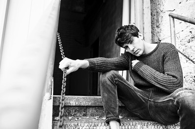 » #3/6 « / man portraits / Blog post by <a href="https://strkng.com/en/photographer/mauro+sini/">Photographer Mauro Sini</a> / 2021-02-20 11:45 / Portrait / portrait,editorial,portraitphotograpy