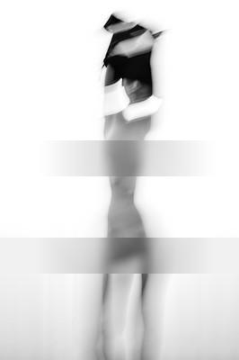 movement study #5 / Fine Art / fineart,portrait,fineartphotography,portraitphotography,distortion,nude,nudeportraits