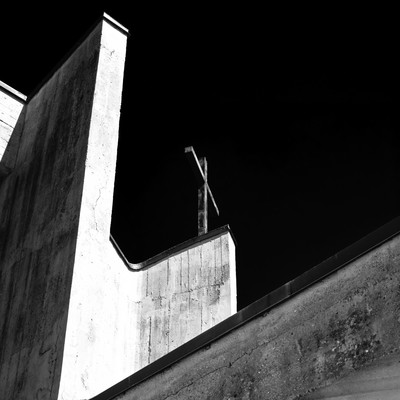 » #7/7 « / Architecture, church / Blog-Beitrag von <a href="https://strkng.com/de/fotograf/mauro+sini/">Fotograf Mauro Sini</a> / 11.07.2022 18:46 / Schwarz-weiss / fineart,fineartphotography,bnw,mood,Cross