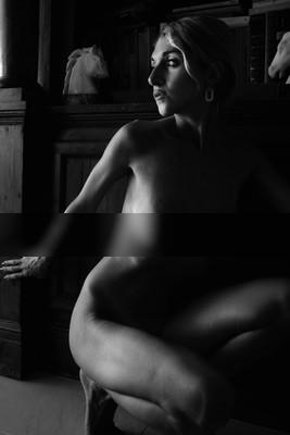 bookshelf portraits #6 / Nude / portrait,portraitphotography,portraits,nudeart,nudephotography,nudeartphotography,nudemodel