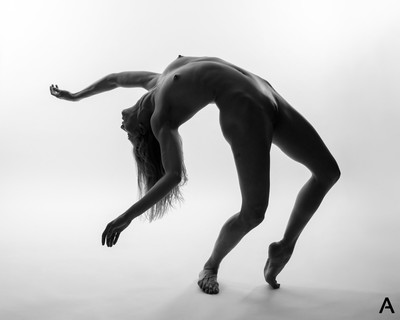 » #3/9 « / Poetry in Motion / Blog post by <a href="https://strkng.com/en/photographer/apetura+dance+photography/">Photographer Apetura Dance Photography</a> / 2021-06-09 13:39 / Fine Art / dance photography