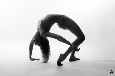 » #6/9 « / Poetry in Motion / Blog post by <a href="https://strkng.com/en/photographer/apetura+dance+photography/">Photographer Apetura Dance Photography</a> / 2021-06-09 13:39 / Fine Art / dance photography