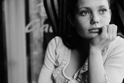 » #4/6 « / The girl with nostalgy in her eyes / Blog-Beitrag von <a href="https://strkng.com/de/fotografin/marta+gli%C5%84ska/">Fotografin Marta Glińska</a> / 06.09.2020 16:45 / Portrait