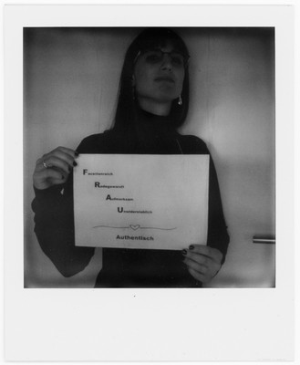 Starke Frauen Projekt - Laureen / Menschen / polaroid,analog,analogphotography,woman,womanportrait,frauen,frauenportrait,fineart