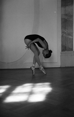 » #2/9 « / Ballett Poesie / Blog-Beitrag von <a href="https://strkng.com/de/fotograf/matthias+petz+-mp-kunst-/">Fotograf Matthias Petz (mp_kunst)</a> / 06.11.2024 14:40 / Konzeptionell