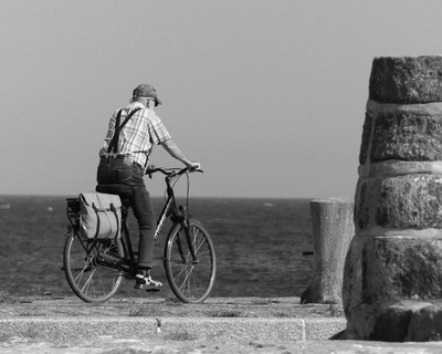 » #2/8 « / At the Seafront / Blog-Beitrag von <a href="https://strkng.com/de/fotograf/bl%C3%BChfeldt/">Fotograf Blühfeldt</a> / 08.10.2020 13:13