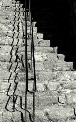 Schattenlinien / schatten,treppe,schwarzweiß,geländer