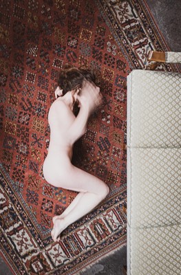 » #2/8 « / Carpet series / Blog post by <a href="https://strkng.com/en/photographer/thomas+gerwers/">Photographer Thomas Gerwers</a> / 2021-05-09 09:45 / Nude