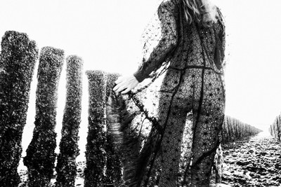 » #1/2 « / The black dress / Blog post by <a href="https://strkng.com/en/photographer/thomas+gerwers/">Photographer Thomas Gerwers</a> / 2022-03-24 13:28 / Fine Art