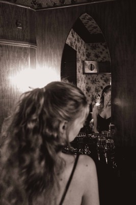 Between reflection and shadow / Fine Art