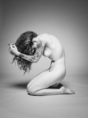 Lëya pose 2 / Nude / portrait,nu,N&B,Art