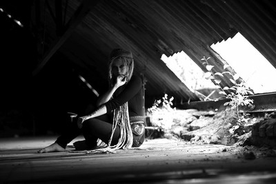 löchrige Seele / Stimmungen / monochrome,longhair,lostplace,nareelavee