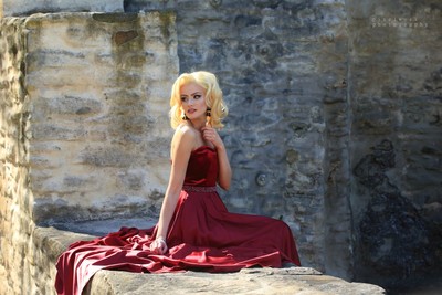 Blickfang / Fine Art / model,visa,mua,makeupartist,burg,ruine,kleid